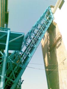 大傾角波狀擋邊帶式輸送機